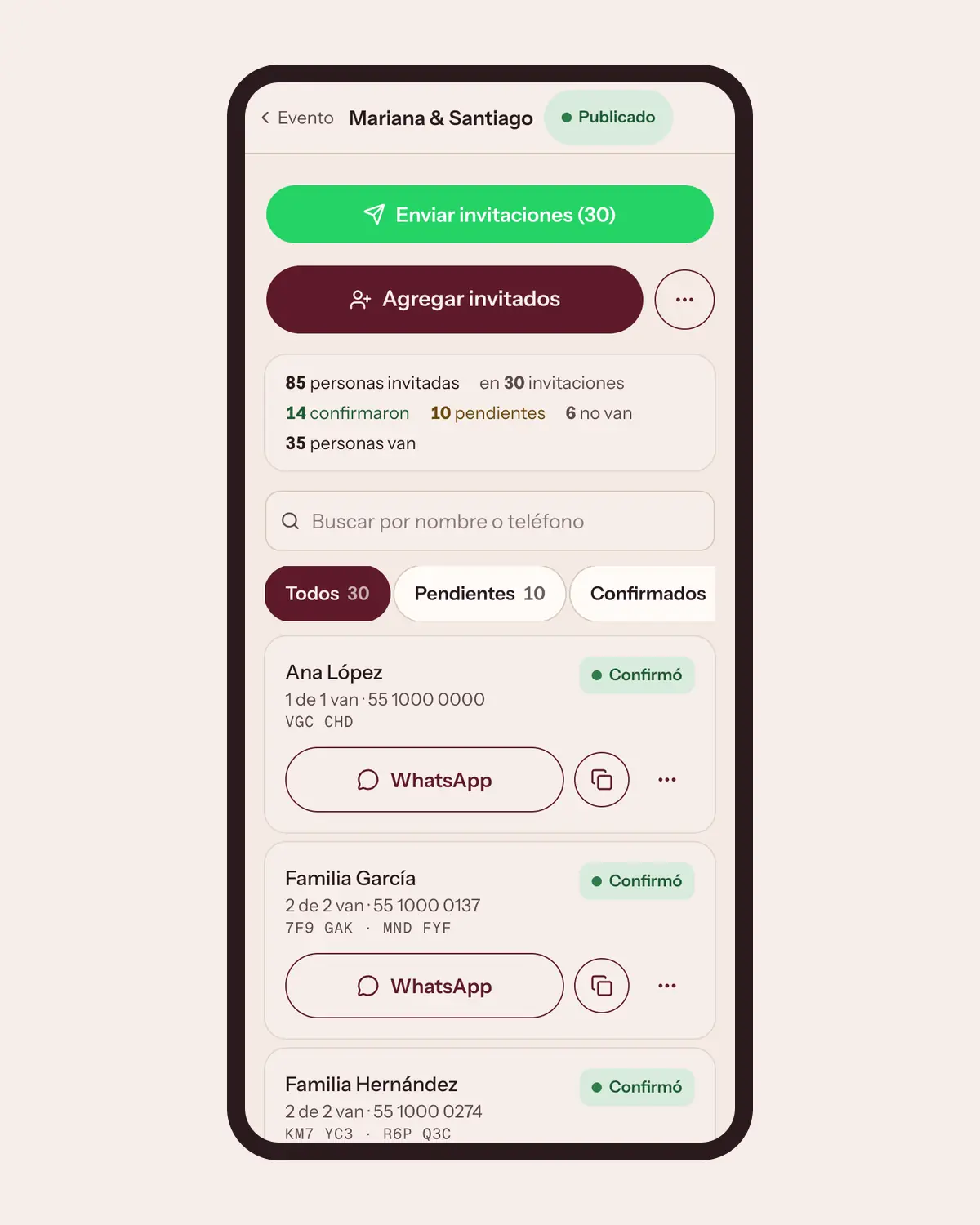 Pantalla de Invitados de Llégale en un celular: resumen de confirmados y pendientes y la lista de familias con su estado